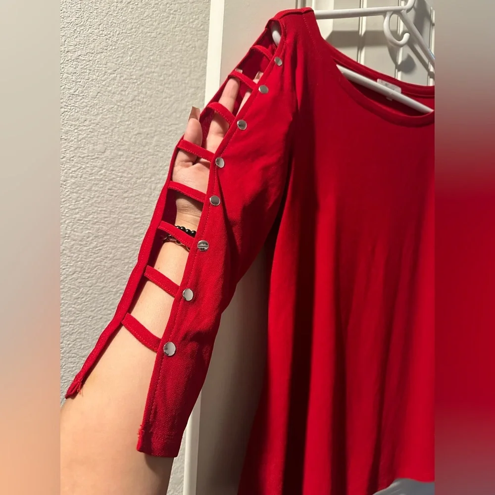 Medium Red Top - Picture 3 of 7
